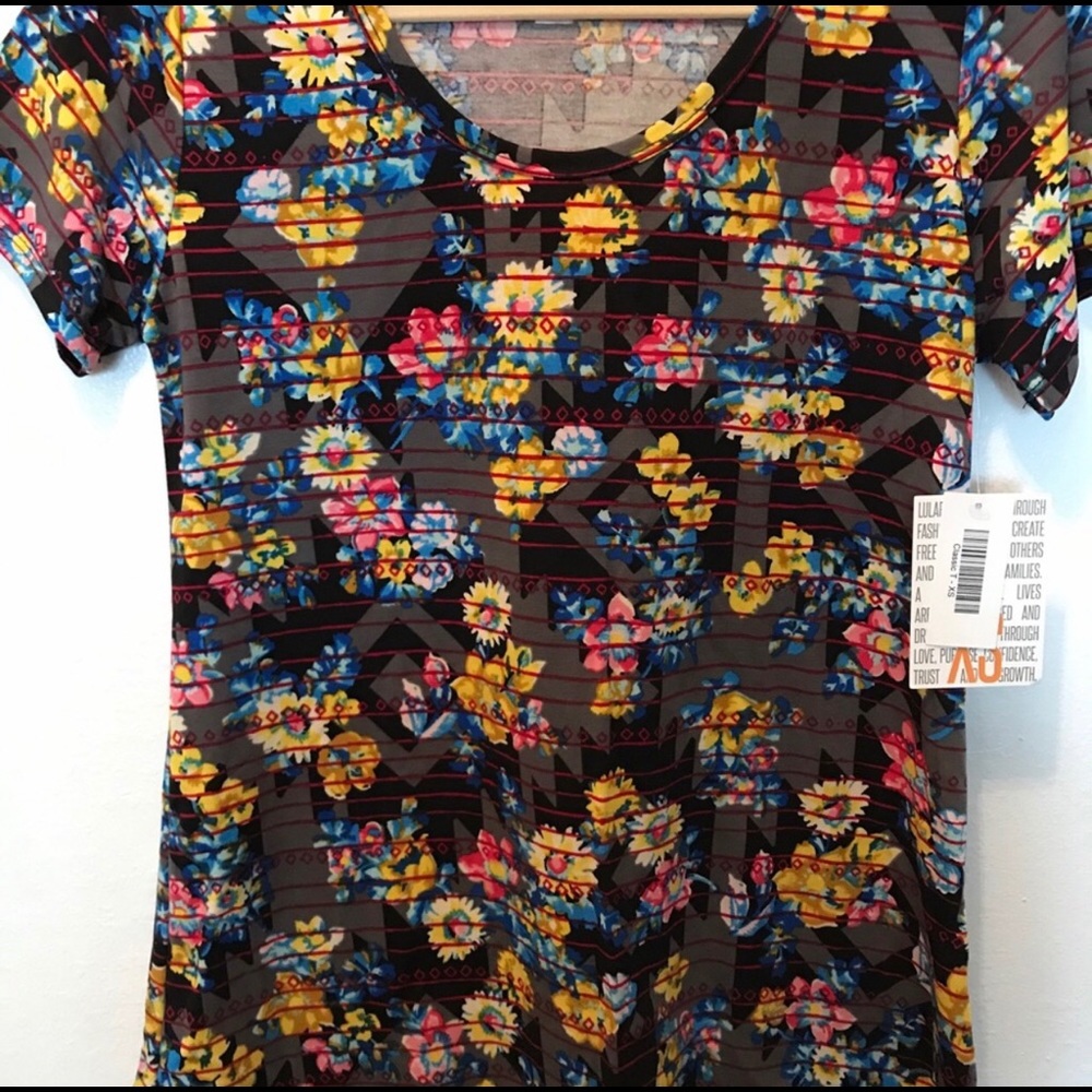 XS LuLaRoe Classic T